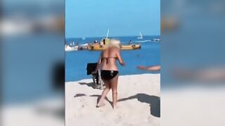 لبوه طلعت مصيف مع خمس شباب  عملت نفسها بتغرق عشان ينزلوا وراها البحر و خدتهم علي الشقه عشان تتناك