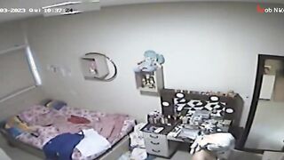 حط كاميرا في الاوضه عشان يعرف بتعمل ايه وهو مسافر و كانت المفاجاء سكس مصري شرمها سكس