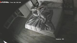 كان نايم مراته  سكس مصري دخلت تنكش فيه عشان يقوم ينيكها و يفشخ كسها فيلم عربي مصري