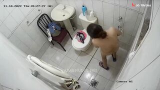 لبوه مصريه بتاخد شاور بعد اول واحد دخل حبيبها يعمل التاني في الحمام فيلم عربي فيلم سكس