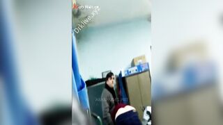 مدير الشركه استغل غايب الموظفين و ناك منتديات سكس صحابتوا في الشركه سكس اجنبي مترجم عربي