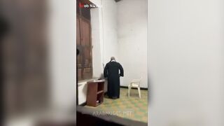 القسيس فشخ كس  سكس تويتر راهبت الكنيسه و فشخ كسها نيك و بيرسم الصليب علي طيزها قبل ما ينكها