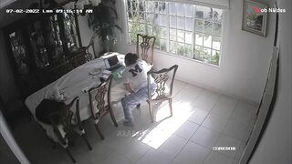 مراهقه هايجه قاعده  سكس تويتر تتفرج علي فيلم سكس هاجت و بتلعب في كسها  و جوز امهاا دخل ريحها