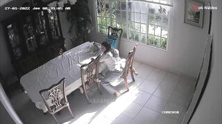 مراهقه هايجه قاعده  سكس تويتر تتفرج علي فيلم سكس هاجت و بتلعب في كسها  و جوز امهاا دخل ريحها