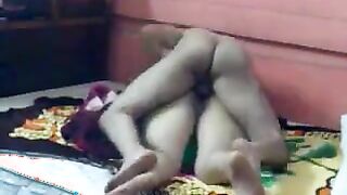 اللممحونه نضفت السرير و روقت علي نفسها بتستعد تفشخ كسها وتتناك سكس  سكس جامد عربي مصري جودة عالية