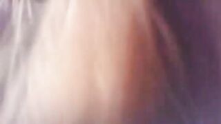 قحبه مصريه بترقص وهي عريانه ملط سكس مصري   و نزله هز في طيزها الكبيره و شرمطه من الاخر