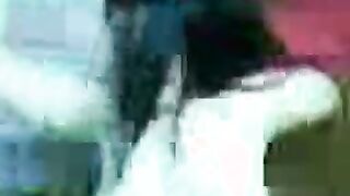 اللبوه بتقولي العب بصباعك في كسي شويه عايزه انزل لبني علي ايديك و بعدين افشخني بزبرك سكس مصري