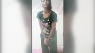 اللبوه طالعه لايف نااار وهي عريانه ملط وفشخ كسها  سكس تويتر و طيزها لعب و بعبصه الممحون هايجه نيييك
