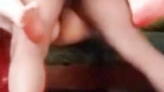 غفلت جارتي المموس نيك  وجبتها الشقه صورتها و انا فشخها نيك عنيف فشخ اللبوه بتقولي براحه يا مدحت