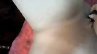 اللبوه حاطه التلفون علي ودانه بتعمل مكالمه porn   سكس ساخن وفشخ كسها وطيزها بالخياره شرموطه نييك