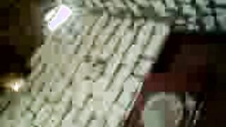 المتناكه مع عشيقها في الارض الزراعيه  porno  قفشها و نكها في كسها اللي مليان شعر ممحون نيييك كسها مولع