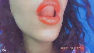 المموس بدلع حبيبها وهو porno  في الجيش بعتلوا فيديو نااار وهي لابسه قميص نوم و بتلعب في حلمة بزازها