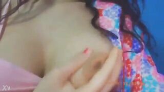 المموس بدلع حبيبها وهو porno  في الجيش بعتلوا فيديو نااار وهي لابسه قميص نوم و بتلعب في حلمة بزازها