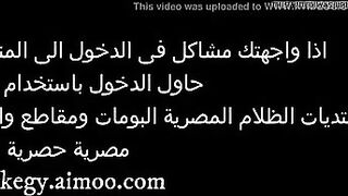 لبوه كبيره في السن  xnxx خلعت البنطلون في الشغل و بتوري عشيقها اللبن اللي نازل من كسها مموس هايجه