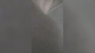 الشرموطه فاتن الدلوعه مع عشيقها المسيح في xnxx  غرفة النوم نايمه علي بطنها في وضع السجود وهو فشخها نيك جامد