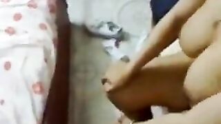 فوفه مموس شبرا زعلانه من حبيبها وهو  xnxx صالخها بطرقتوا نزلة ما بين رجلها بلعت بضانوا جوا بوقها