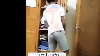 مراهقه اندر ايدج دخلت ل ابن عمتها الاوضه ذنقها و فضل يبوسها و يحسس  xxnx علي طيزها وكسها ويلعب في بزازها