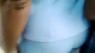 العرص راكب اتوبيس عام و هو زبر واقف و عمال يحك في طيز النسوان اللي واقفه في   xxx وحده عجبها الموضوع