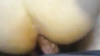 طيز المموس اوسع من كسها  صور سكس من كتر النيك فيها نايمه في وضع السجود و الفحل فاشخ طيزها نيك المموس ممحون اوي