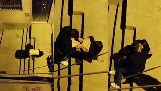 سمعت صوت غريب ببص من الشباك لاقيت العرص فاشخ كس  صور سكس اللبوها في الشارع ونازل نيك فيها المموس صوتها عالي