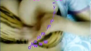 اللبوه ام كس مشعر فشخ رجلها فشخت محترفين ونزله دعك في كسها الهايج بعنف  سكس اجنبي و سرعه لحد ماجبتهم و غرقت الارض مايه