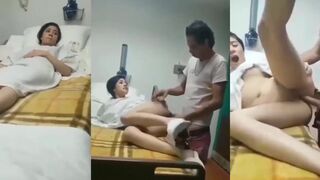 اللبوه كانت في المستشفي عيانه و دخل عليه ممرض عرت طيزها سكس مصري  و قالتلوا ابغ اتناك ايش رائيك تفشخ كسي الممحون