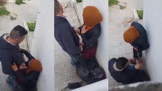 اختي المموس نزلة تقابل صاحبها تحت البيت اتاري العرص بيذنقها ورا العماره صورتهم وهو فشخها نيك وعمال يلحس في طيزها سكس عربي