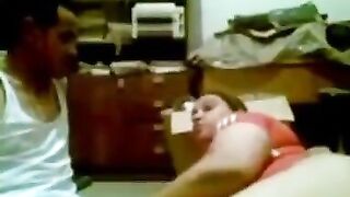 المموس طلعت بتعمل الواحد بخمسين جنيه  سكس مترجم و بتشتكي ل احمد المحامي فبل ما ينكها و يفشخ كسها الممحون في المكتب