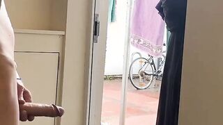 وقف ل جارتوا الحمل  سكس مصري جديد و طلع زبر وهوواقف يفرجها عليها اللبوه هاجت و دخلت فضلت تلحس و تمص في زبر لحد ما جبهم