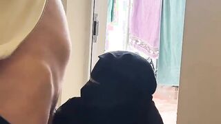 وقف ل جارتوا الحمل  سكس مصري جديد و طلع زبر وهوواقف يفرجها عليها اللبوه هاجت و دخلت فضلت تلحس و تمص في زبر لحد ما جبهم