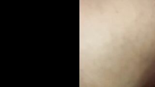 امي تخرج وانا امسك سكس مصري الشغاله السودانيه الهايجه انيج كسها و طيزها  سعودي هايج بستغل غياب اهلوا و بيفشخ الشغاله