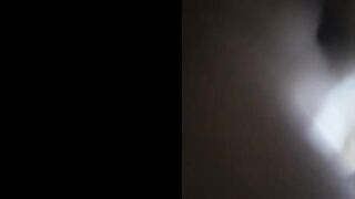امي تخرج وانا امسك سكس مصري الشغاله السودانيه الهايجه انيج كسها و طيزها  سعودي هايج بستغل غياب اهلوا و بيفشخ الشغاله