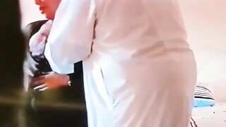 ابو عبدالله السعودي ماسك الشغاله المصريه  سكس مصري عمال يفعص في بزازها و يلحسهم و الهايجه بتقولوا حسابني الاول
