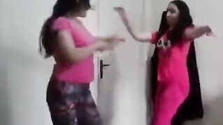 لبوتين اندر ايدج نزلين رقص شرقي علي اغنية سكس مصري  بوسي و امهم الهايجه بتصورها و تشجعهم شراميط العام القادم الممحونين