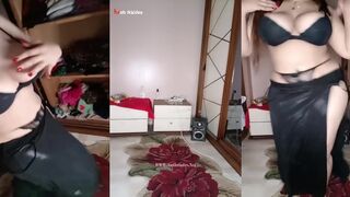 المموس طالعه لايف نااار ببدلة رقص سكس مصري  سوداء و بزازها كلها باينه قحبه مصريه ممحونه تعرض جسمها كامل في لايف تانجو