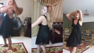 المموس سكرانه فشخ بترقص ل زبون السعودي بقميص سكس مصري  النوم الاسود وهي مش لابسه اندر و عماله تبين كسها وطيزها