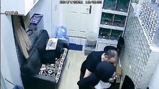 الجزء التاني الهايجه  ام كس شرقان  سكس مصر دخلت الغرفه البرايفت مع صاحب المصنع مسكها فضل يلعب في بزازها وهي فضلت تمص في زبر لحد ماجبهم