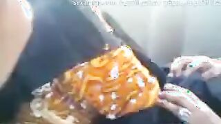 شرموطه كبيره في السن شغاله منيكها في  سكس مصر عربية الشباب المموس مسكت زبر العيل الصغير نزلة مص ولحس فيه فشخت رجلها و بتقولوا ركب يا عرص