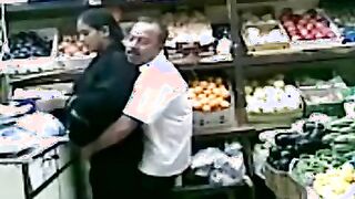 اللبوه بترواح ل بتاع الخضار ينكها سكس مصر  و يفشخ كسها الهايج مقابل الطلبات اللي هتخدها وقفها خلاها فلقست طيزها و جابهم في كسها الممحون
