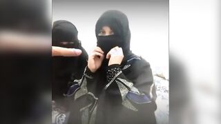 القحبه الحيحانه  سكس مصر و امها مسكين زبر الفحل و نزلين مص ولحس فيه في الايف القحبه تقولوا نيك امي في طيزها عايزها تجرب