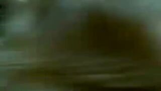 الحيحانه ام كس سكس امهات  هايجه نزله تشقط راجل وهي لابسه قميص نوم خدوا علي الشقه فشخ كسها الهايج نيك عنيف قحبه ممحونه