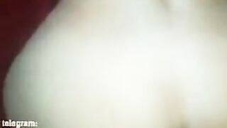 كلبتي الحيحانه متقدرش ترفض زبري قولتلها انهارده هنيكك في طيزك نامت  نيج و فتحت خرم طيزها مسكها هريت طيزها نيك