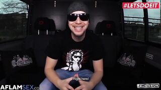 شقط المموس وهي سكرانها من حفلة روك وخدها الجراج في العربيه نيك مصري و فشخها نيك عنيف اللبوه استاذه في المص و الحس