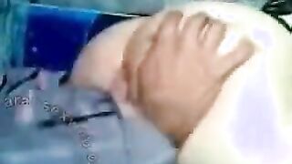 مموس هنديه فاجره بتتناك في نص الشارع قدام الناس  سكس عربي كلها الهايجه قعده علي زبر الزبون وفشخ كسها الحيحان نيك