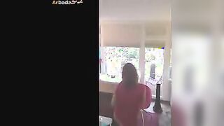 بصور اختي اللبوه واحنا قعدين في البلكونه  سكس مصري وهي عماله ترقص نسيت اننا في البلكونه و خلعت البنطلون الشرموطه