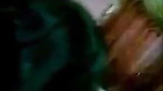 القحبه قعده بين رجلينا  فيلم سكس  عشقيها الهايج و نزله لحس في زبر وبضانوا و عمالها تمص صوابع رجلها عشان ينكها ويريح كسها