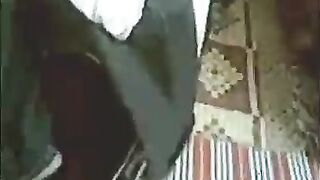 المموس بتقول ل زبون عمتها هي اللي  موقع سكس بتسرحها و تبعتها لرجاله خلاها نزلة علي ركبها تحلس و تمص في زبر وبضانوا