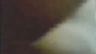 المموس بتقول ل زبون عمتها هي اللي  موقع سكس بتسرحها و تبعتها لرجاله خلاها نزلة علي ركبها تحلس و تمص في زبر وبضانوا