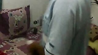 العرص سكس عربي  غفل المموس الحيحانه  وصورها  وهو فشخها نيك اللبوه لابسه قميص نوم اسود جامد وكسها مشعر و حيحان فشخ