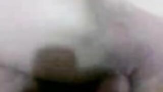 رحاب الحيحانه لبوة الشرقيه مسك زبر صاحب جوزها  سكس عربي و نزله فيها لحس ومص المموس شغاله لعب في كسها وهي بتمص زبر